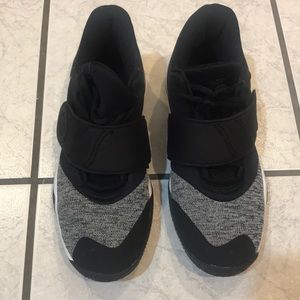 Nike Trey KD 5 youth size 6 basketball shoes EUC.